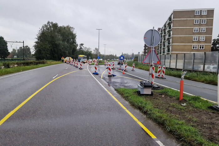 Automobilist heeft engeltje op schouders nadat tankwagen kantelt