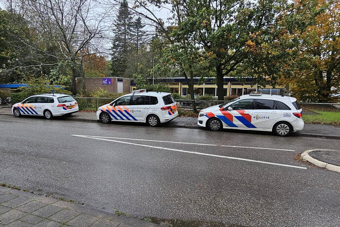 Veel politie ingezet bij melding vechtpartij op een school