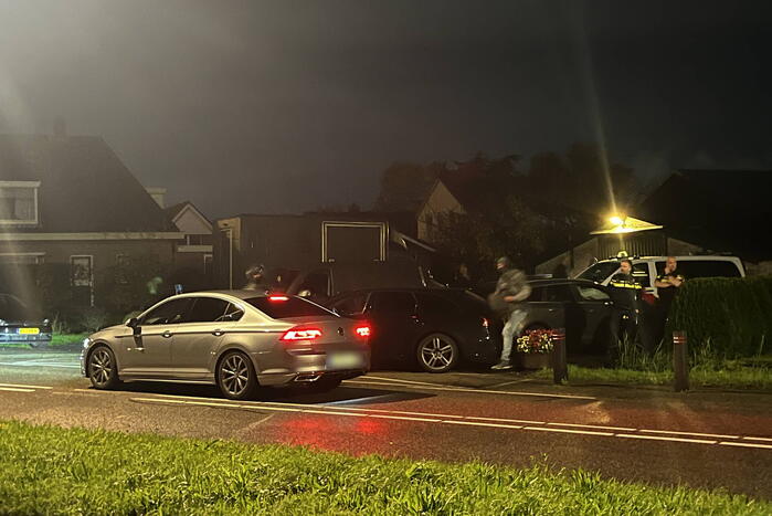 Politie valt woning binnen, verward persoon naar ziekenhuis