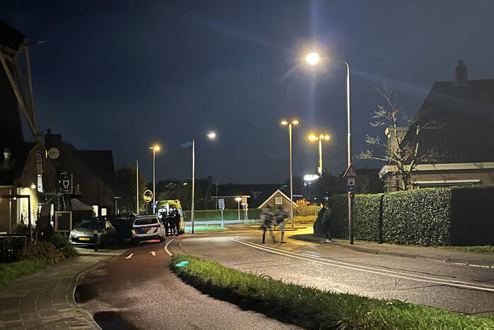 Politie valt woning binnen, verward persoon naar ziekenhuis