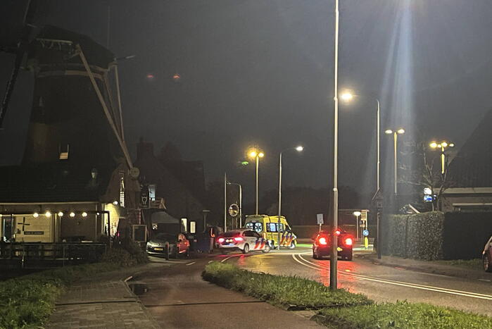 Politie valt woning binnen, verward persoon naar ziekenhuis