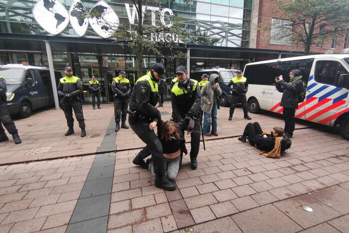 Bezetting in het Haags WTC tijdens landelijk woonprotest