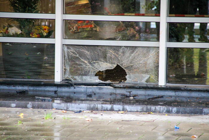 Explosie bij flat, verdachten op de vlucht