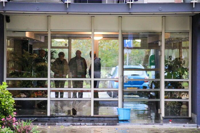 Explosie bij flat, verdachten op de vlucht