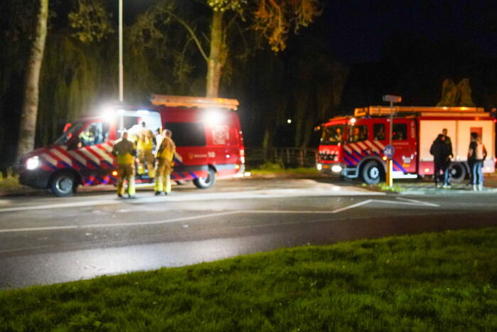 Auto in de bocht te water