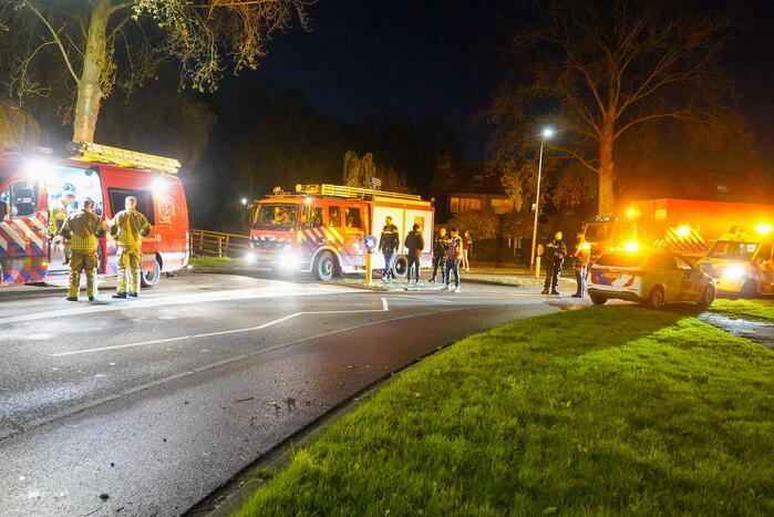 Auto in de bocht te water
