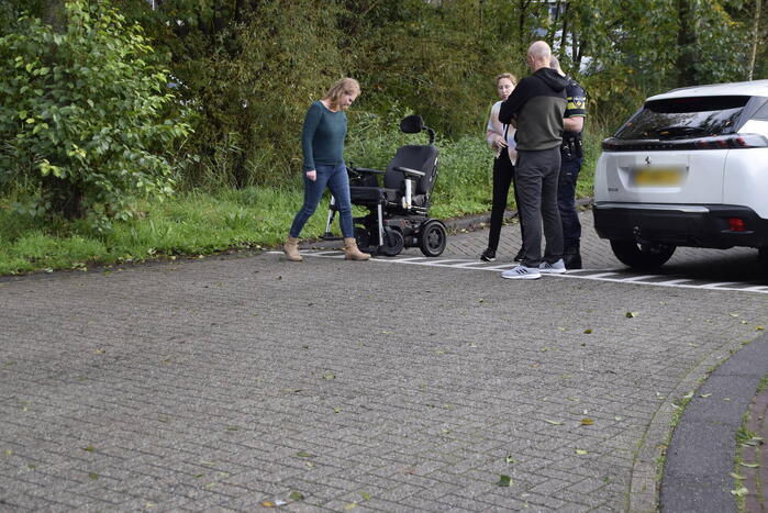 Persoon in rolstoel gewond bij aanrijding