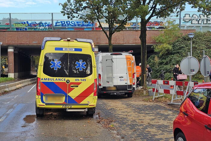 Fietsers frontaal op elkaar, val tot gevolg