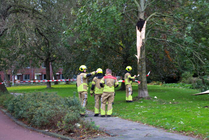 Omgeving afgezet door afgebroken tak
