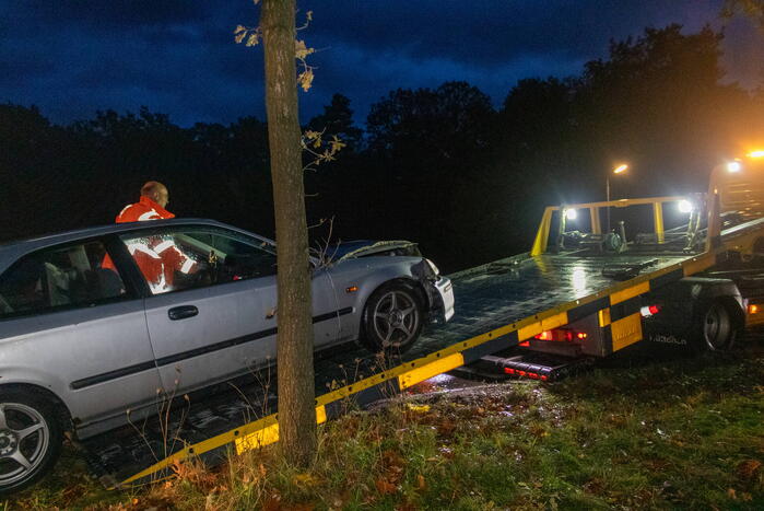 Auto klappen frontaal achterop elkaar