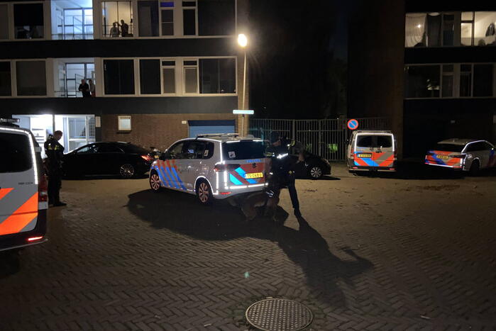 Onderzoek naar mogelijk steekincident, persoon aangehouden door politie