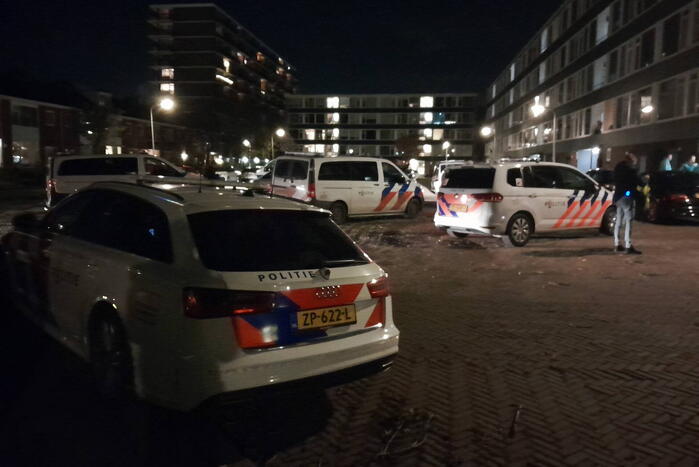 Onderzoek naar mogelijk steekincident, persoon aangehouden door politie
