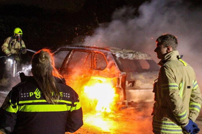 Personenauto volledig uitgebrand