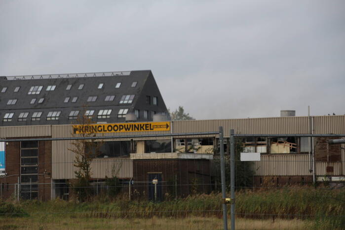 Grote brand in voormalige kringloopwinkel