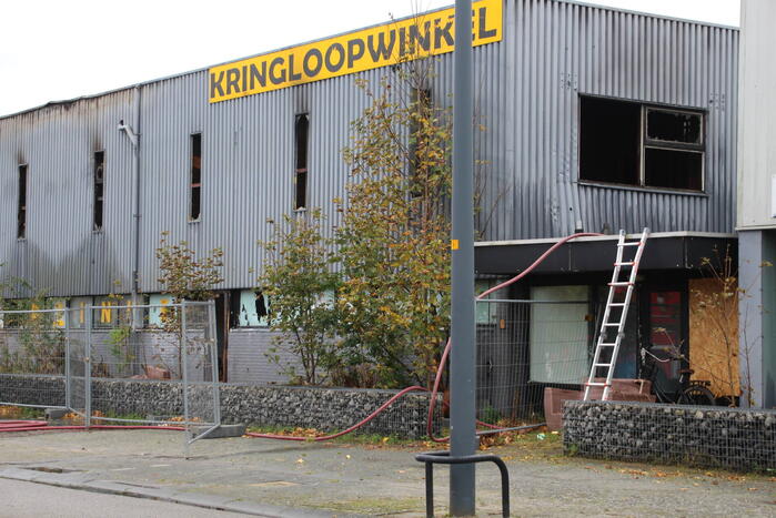 Grote brand in voormalige kringloopwinkel