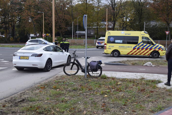 Fietser geschept door automobilist
