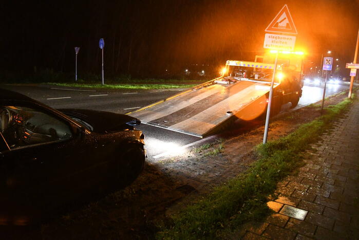 Schade bij aanrijding tussen drie auto's
