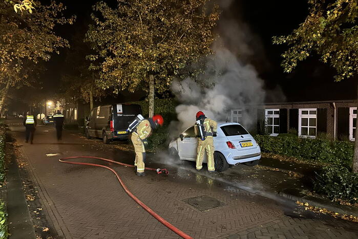 Brandweerman ontdekt tweede autobrand in dorp