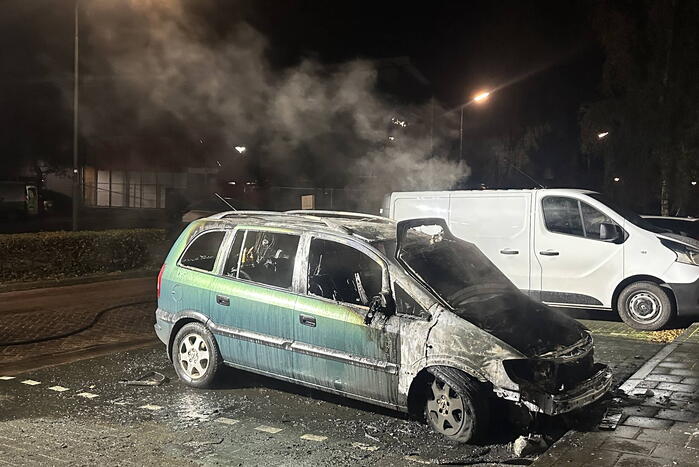 Brandweerman ontdekt tweede autobrand in dorp