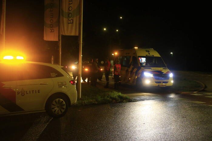 Gewonde nadat auto op boom botst