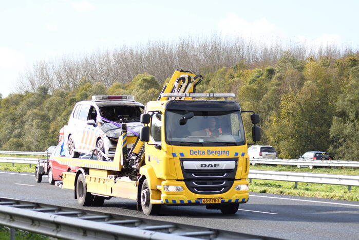 Politievoertuig fiks beschadigd door brand