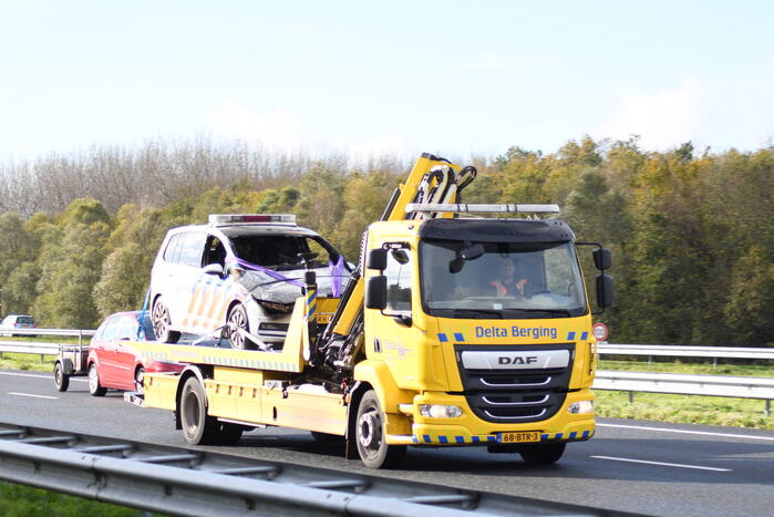 Politievoertuig fiks beschadigd door brand