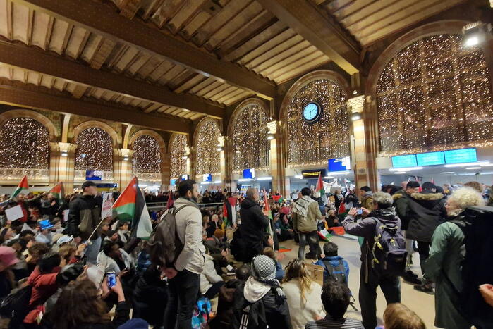 Grote opkomst demonstratie Centraal Station