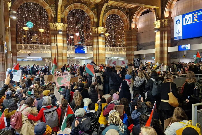 Grote opkomst demonstratie Centraal Station