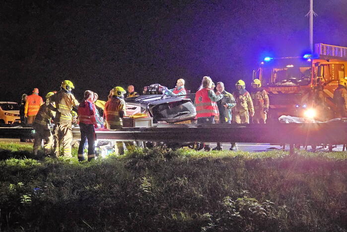 Dodelijk ongeval met meerdere voertuigen, twee aanhoudingen voor rijden onder invloed