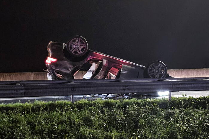 Dodelijk ongeval met meerdere voertuigen, twee aanhoudingen voor rijden onder invloed