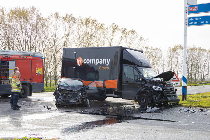 Gewonde bij ongeval tussen auto en bakwagen