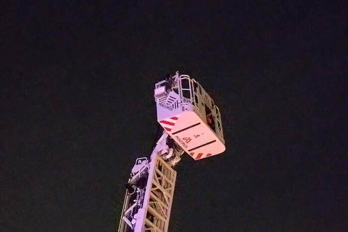 Brandweer ingezet om collega's uit vastgelopen ladderwagen te redden