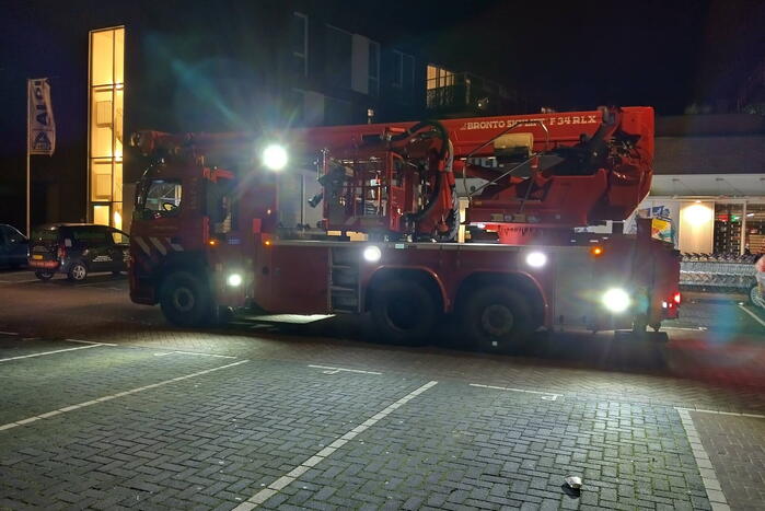 Brandweer ingezet om collega's uit vastgelopen ladderwagen te redden