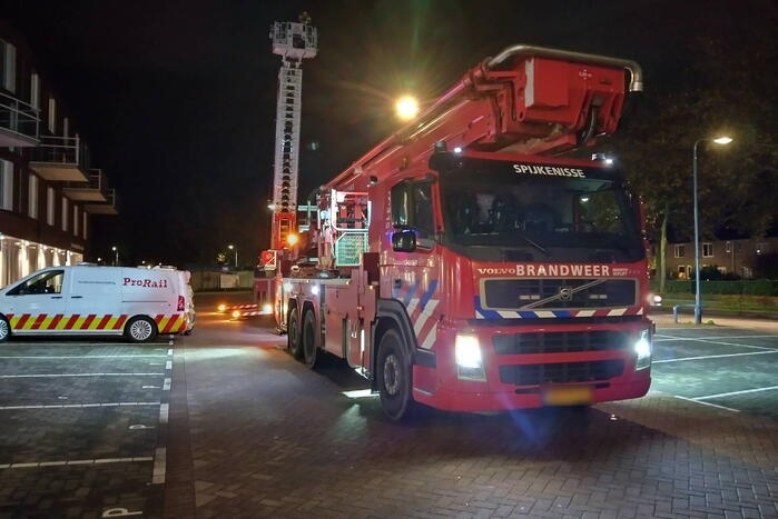 Brandweer ingezet om collega's uit vastgelopen ladderwagen te redden