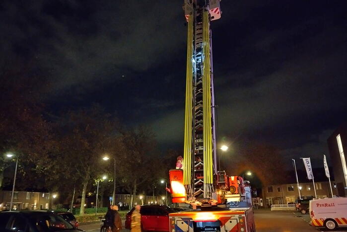 Brandweer ingezet om collega's uit vastgelopen ladderwagen te redden
