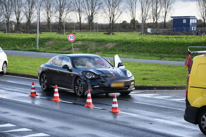 Fikse schade bij botsing tussen porsche en bestelbus