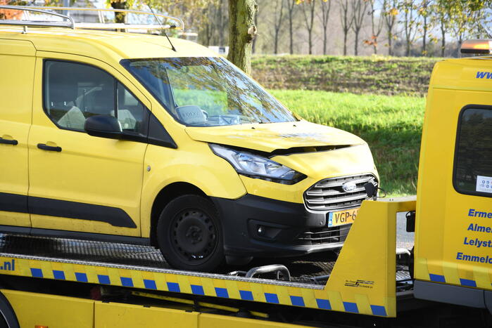 Fikse schade bij botsing tussen porsche en bestelbus