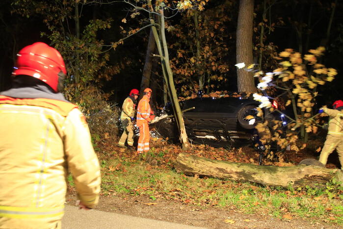 Twee personen bekneld bij ongeval