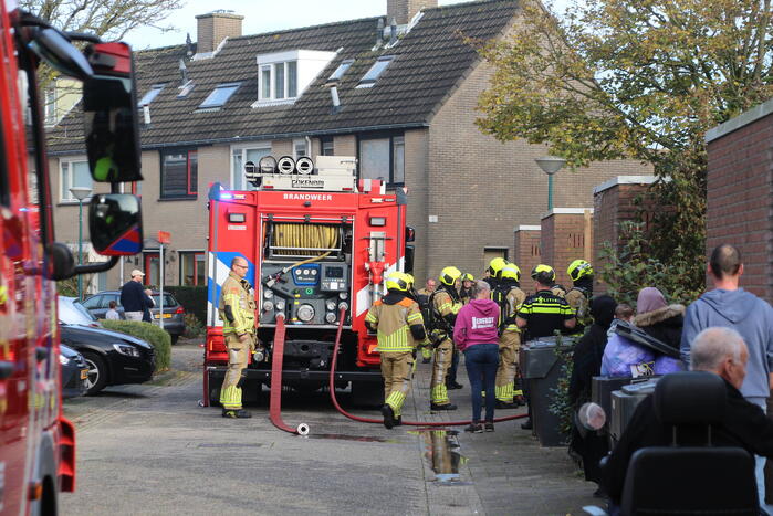 Hevige brand in keuken van woning