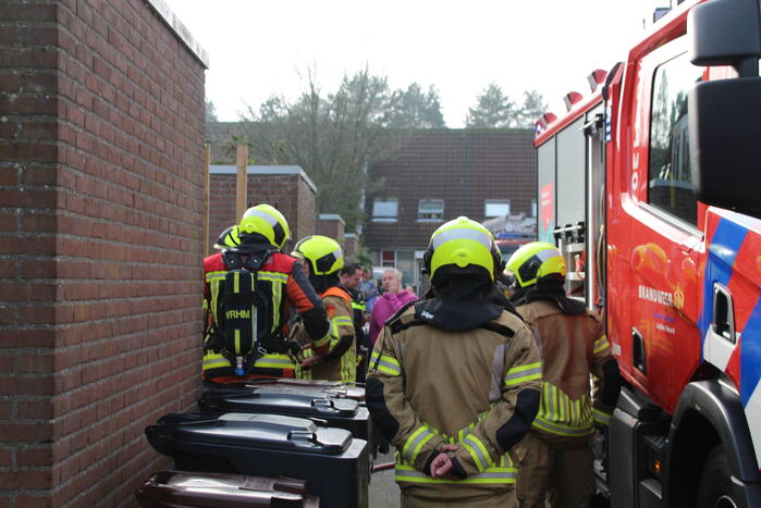 Hevige brand in keuken van woning
