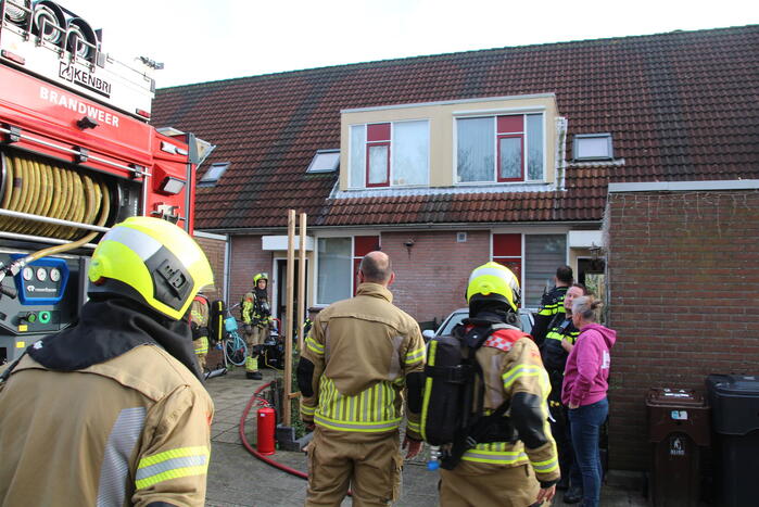 Hevige brand in keuken van woning