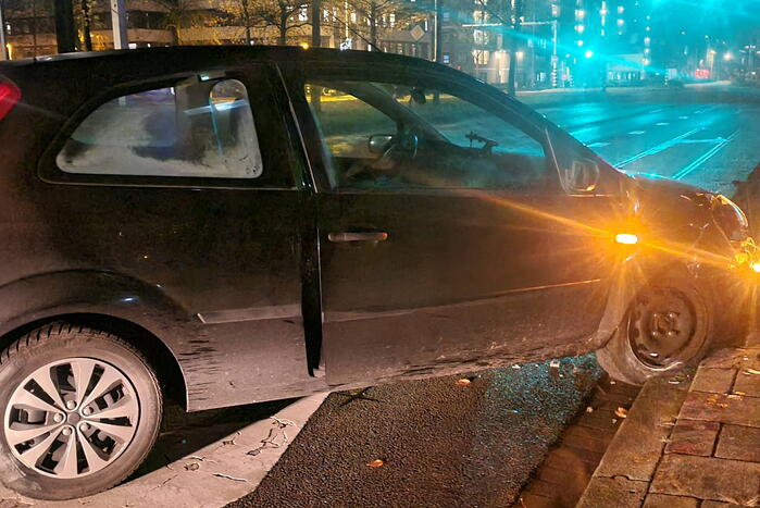 Automobilist rijdt door na aanrijding