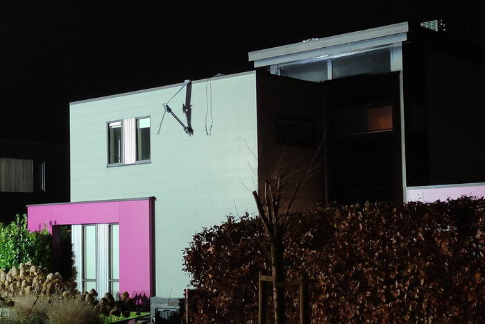 Zonnepanelen komen los door harde wind