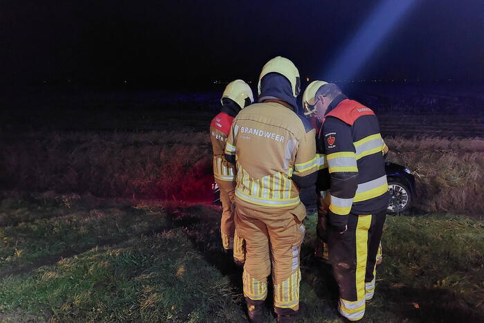 Automobilist belandt in sloot