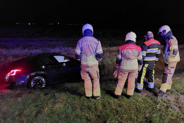 Automobilist belandt in sloot