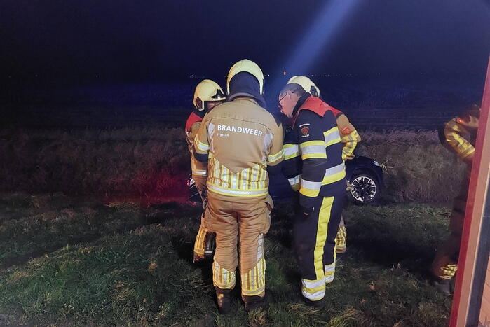 Automobilist belandt in sloot