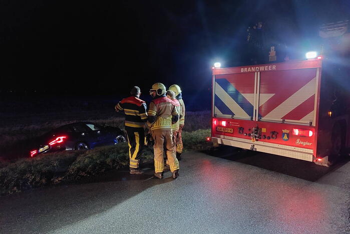 Automobilist belandt in sloot