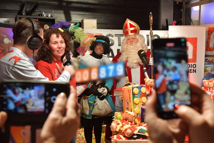 Sintvoorieder1 inzamelactie van Studio Alphen groot succes