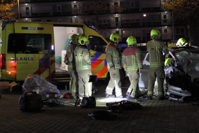 Twee gewonden bij ernstig ongeval recht voor brandweerkazerne