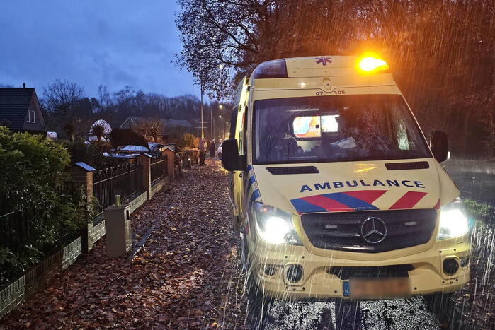 Automobilist verliest macht over stuur en belandt in tuin